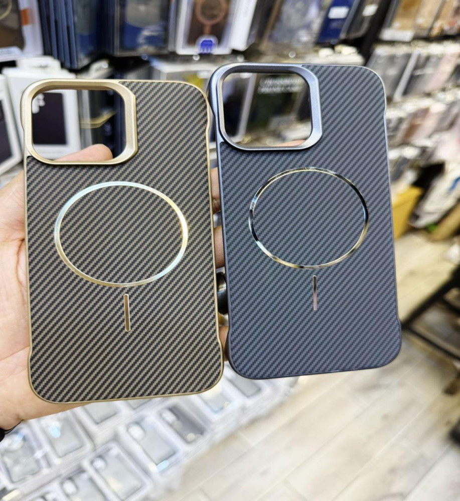  جراب كاربون فايبر حماية من الصدمات و السقوط مع تصميم شبابي أنيق يدعم الشحن اللاسلكي Mage Safe و تركيب سهل و وزن خفيف موبايل ايفون 16 برو ماكس 