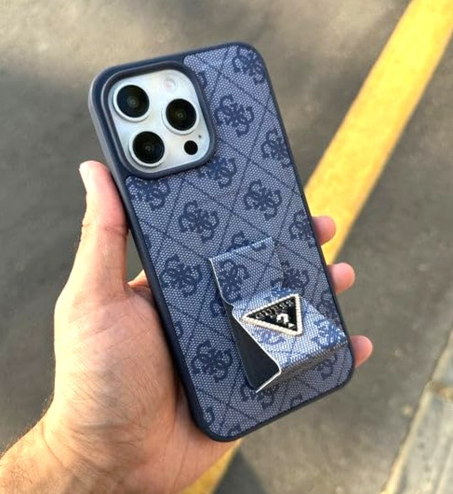  Guess جراب حماية و لمسة فخمة, أناقة و متانة مع ماسكة ذكية, حماية من السقوط, شعار إستراس بارز أنيق, تركيب سهل و سطح مانع للإنزلاق موبايل ايفون 15 برو ماكس 