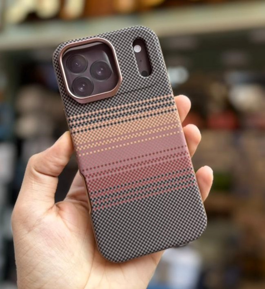  جراب فخامة من قطعتين (شفاف داخلي + غطاء كاربون فايبرخارجي مغناطيسي)، نحيف مقاوم للبصمات ويدعم ماج سيف متوافق مع ايفون 17 برو ماكس 