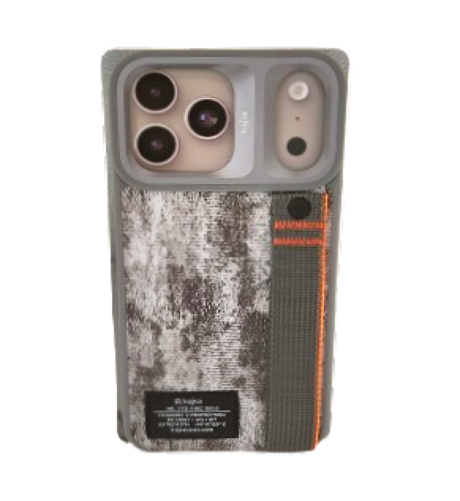  جراب ايفون يجمع بين ستايل الجينز و لمسة الفخامة، بنقشة مميزة مزود بـ ماسكة  مريحة تمسك الموبايل بثبات، حماية قوية ضد الصدمات، بالإضافة إلى بروز مميز لمنطقة الكاميرا حماية ويضيف شكل جمالي مختلف متوافق مع ايفون 17 برو ماكس 