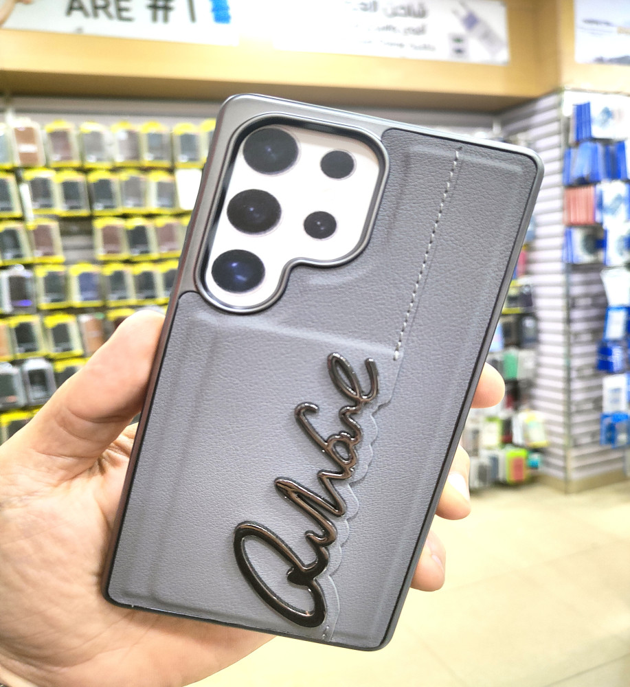  Samsung S25 Ultra case with an attractive design touch, equipped with a hidden pocket inside the case to store cards, strong shock-resistant materials. 