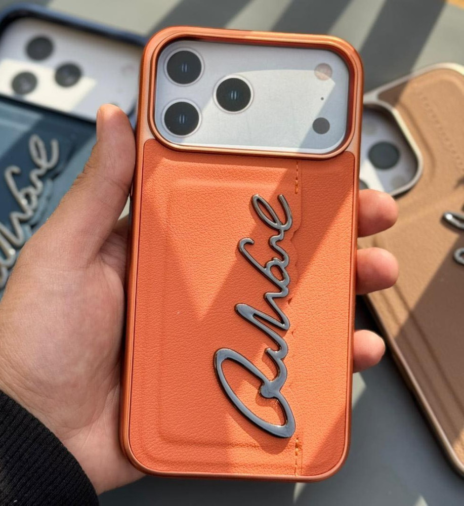  iPhone 17 Pro Max case with an attractive design touch, equipped with a hidden pocket inside the case to store cards, strong shock-resistant materials. 