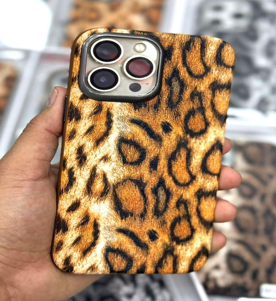 iPhone 15 Pro Max Shockproof Case with 3D Tiger Leather Design 