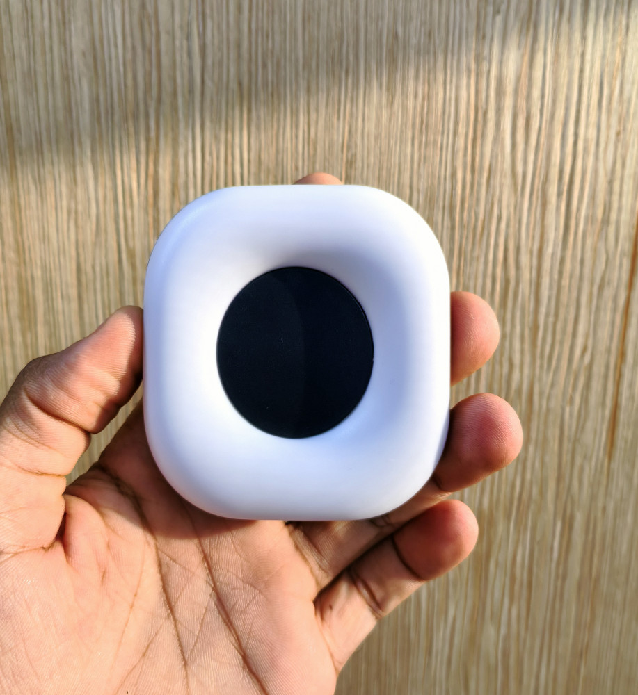  *Portable External Selfie Light A10 with 3 Lighting Modes, 360° Rotation and 180° Flip for Selfie Sticks and Phone Holders* 