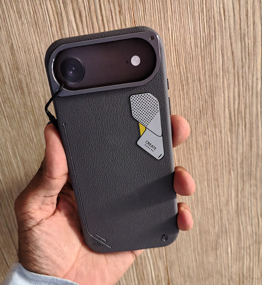  Kady Oh Air Chic iPhone 17 Case: Daily protection cover for the back and camera, ultra-lightweight with a non-slip surface – smooth texture, fingerprint resistant, and raised edges. 