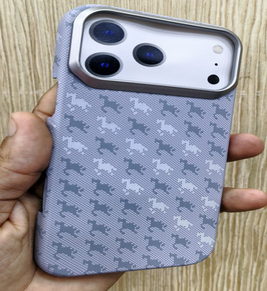  *Colorful MagSafe carbon fiber case for iPhone 17/18 Pro Max* 