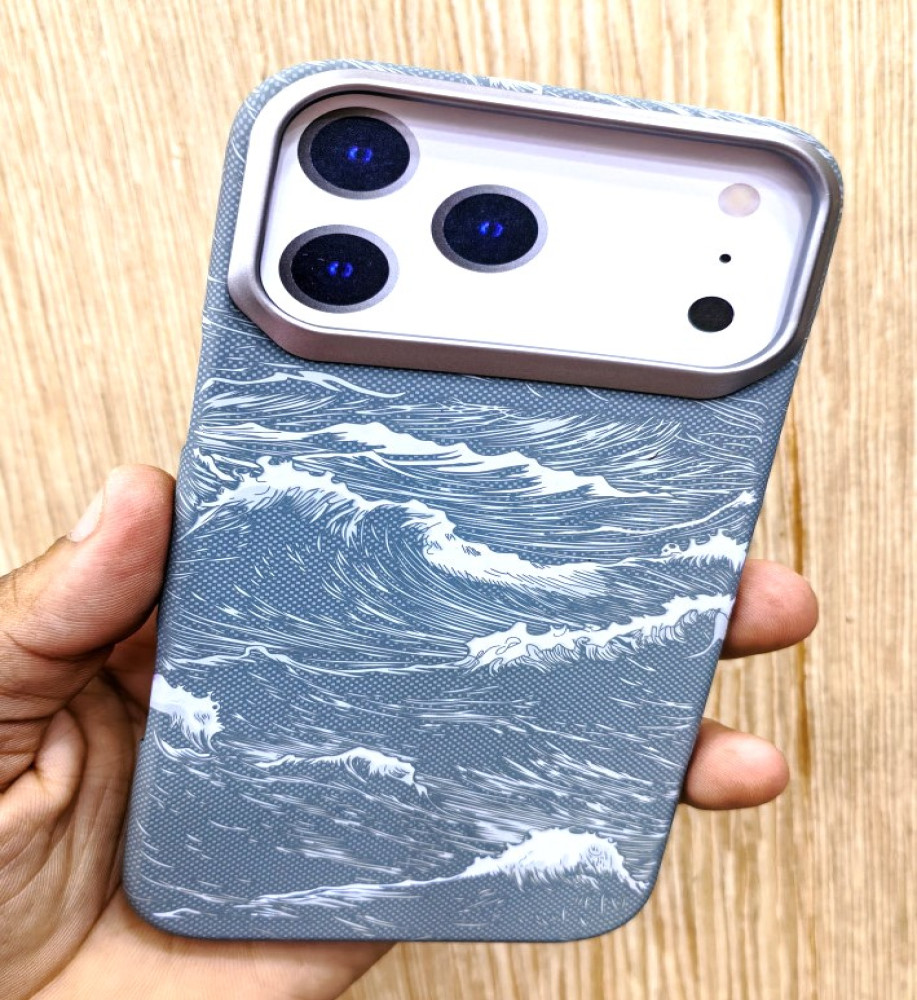  Carbon fiber iPhone 17 Pro Max case in stylish colors; supports MagSafe. 