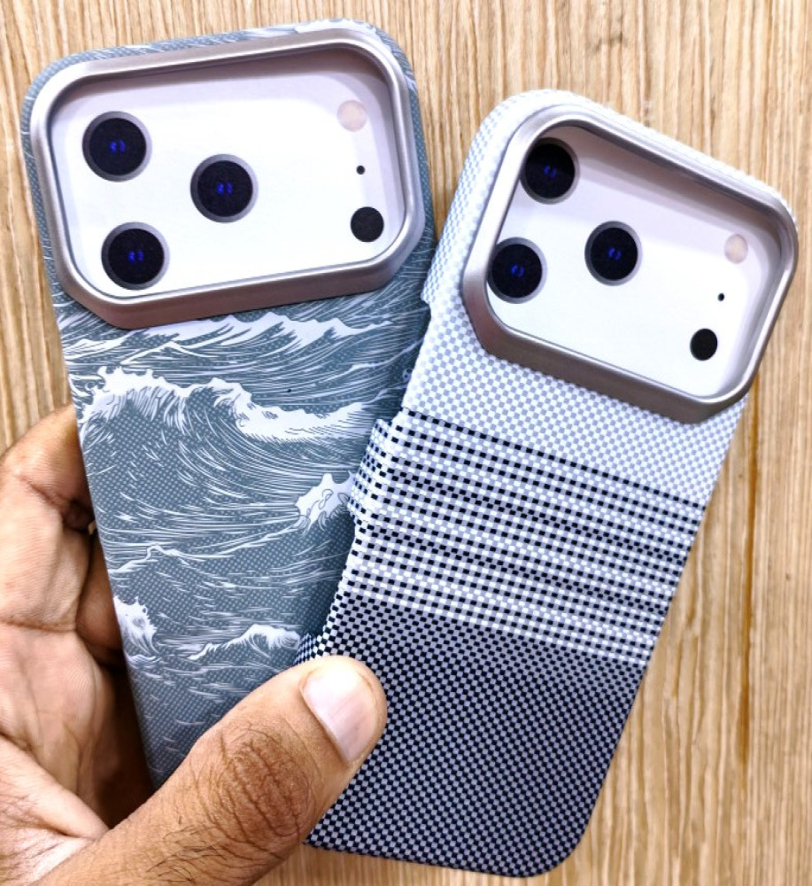  iPhone 17 Pro Carbon Fiber MagSafe Case – Protective and Stylish. 